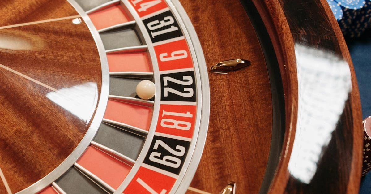 Рулетка в казино с фишками на игровом столе